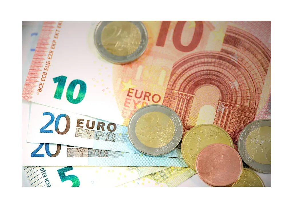 Euroscheine und Cent-Münzen
